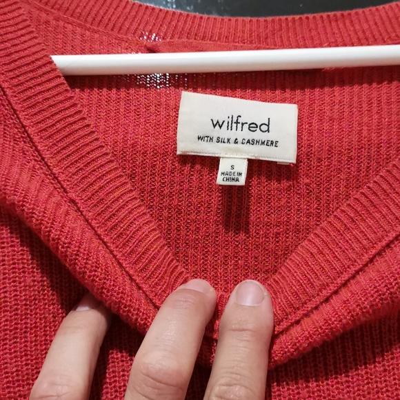 Red Wilfred sweater - Picture 2 of 3